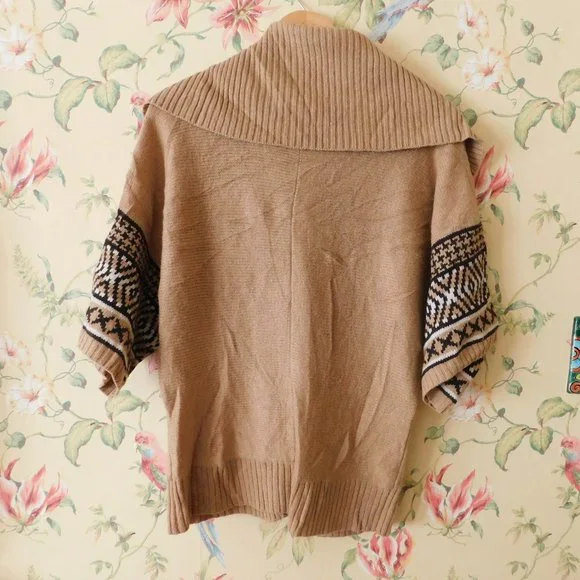 🦔🦔 Aztec Style Lambswool Cardigan - Picture 10 of 10